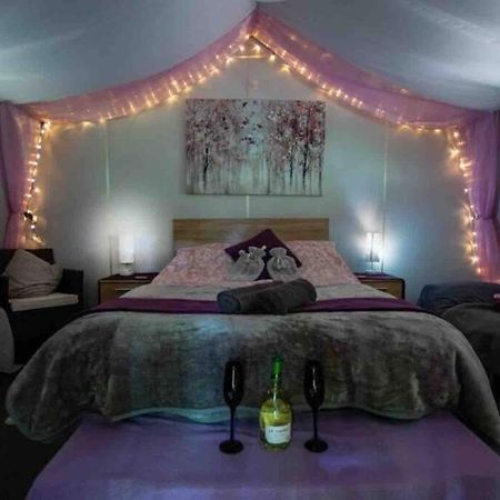 Sturry Cosy Woodland Romantic Retreat With Log Fires And Nature מראה חיצוני תמונה