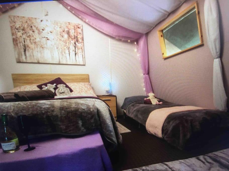 Sturry Cosy Woodland Romantic Retreat With Log Fires And Nature מראה חיצוני תמונה