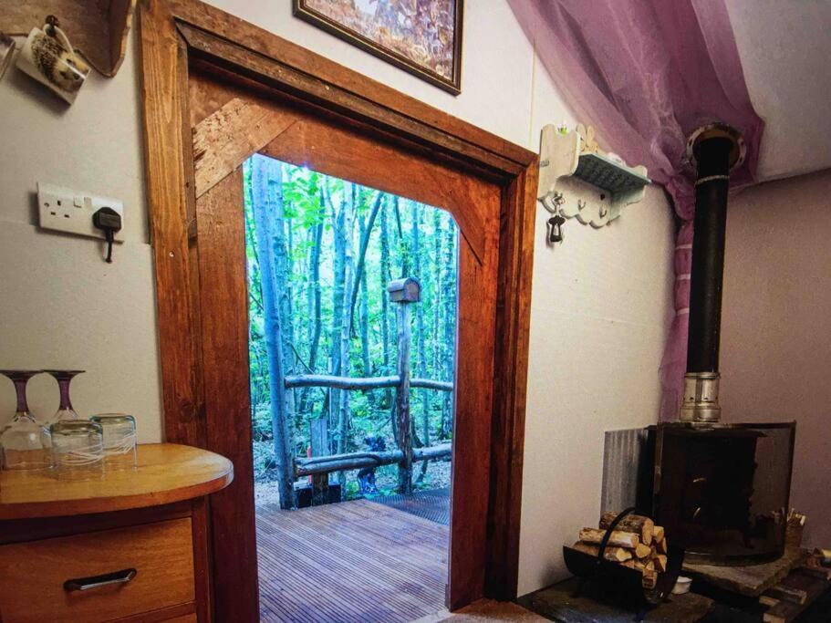 Sturry Cosy Woodland Romantic Retreat With Log Fires And Nature מראה חיצוני תמונה